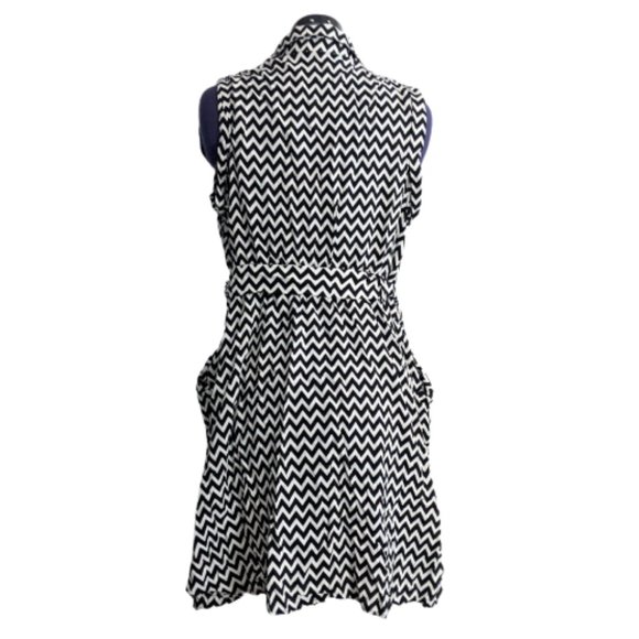 Forever 21 + Plus Size Black and White Chevron Print Utility Shirt Dress 1X - Picture 2 of 5